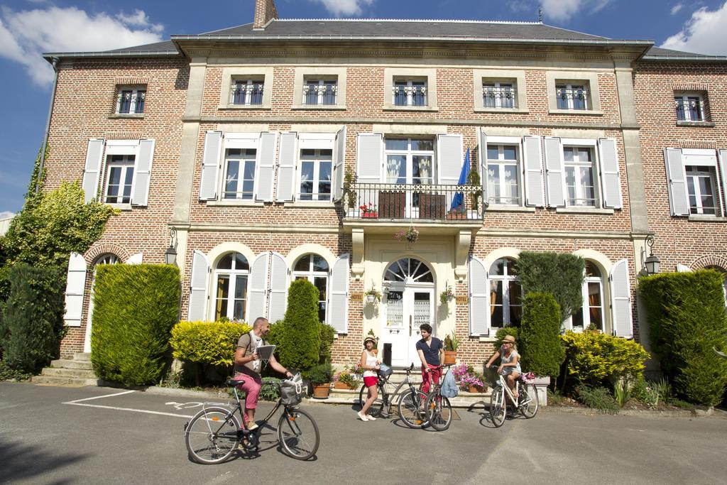 Hotel Le Clos Du Montvinage Étréaupont Eksteriør billede