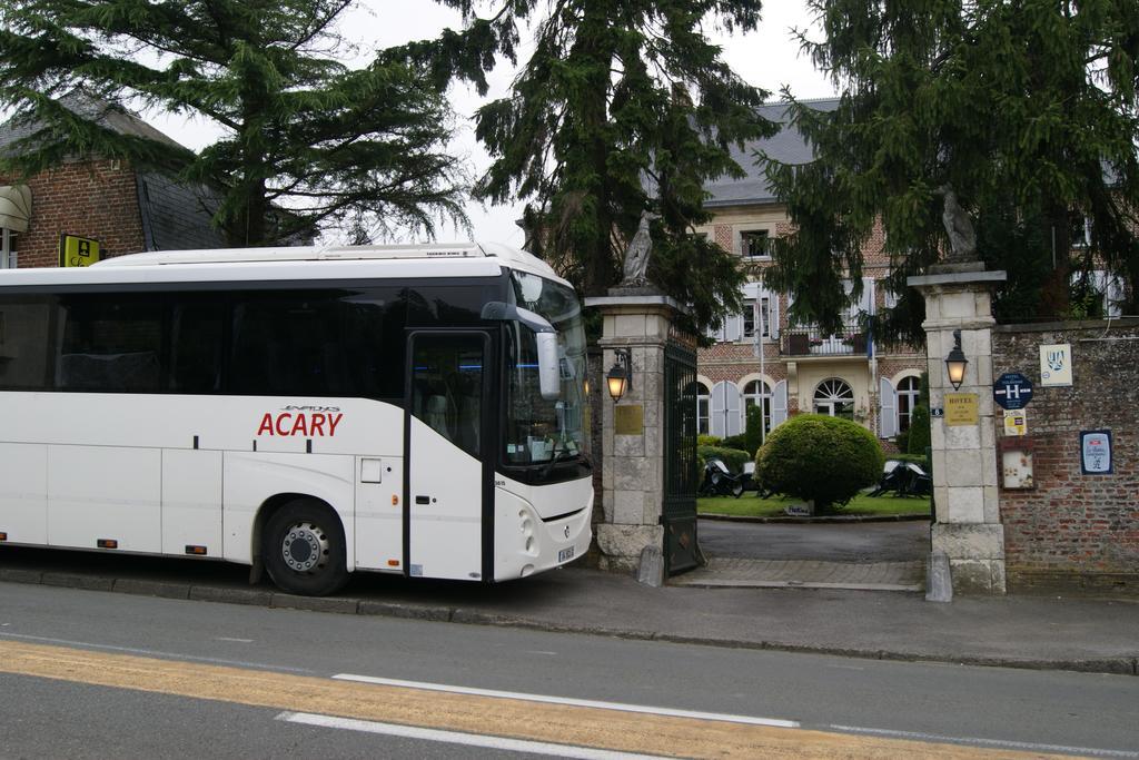 Hotel Le Clos Du Montvinage Étréaupont Eksteriør billede