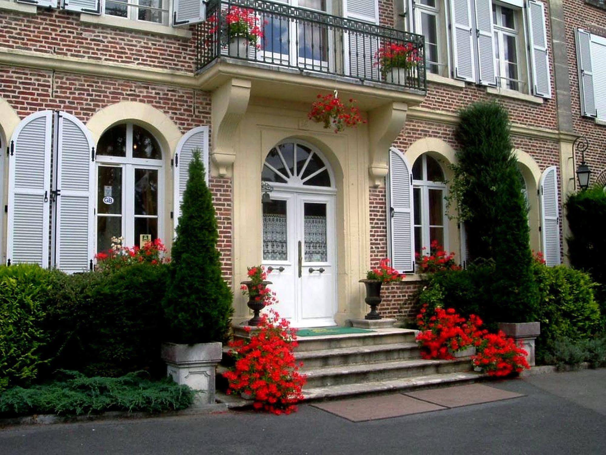 Hotel Le Clos Du Montvinage Étréaupont Eksteriør billede