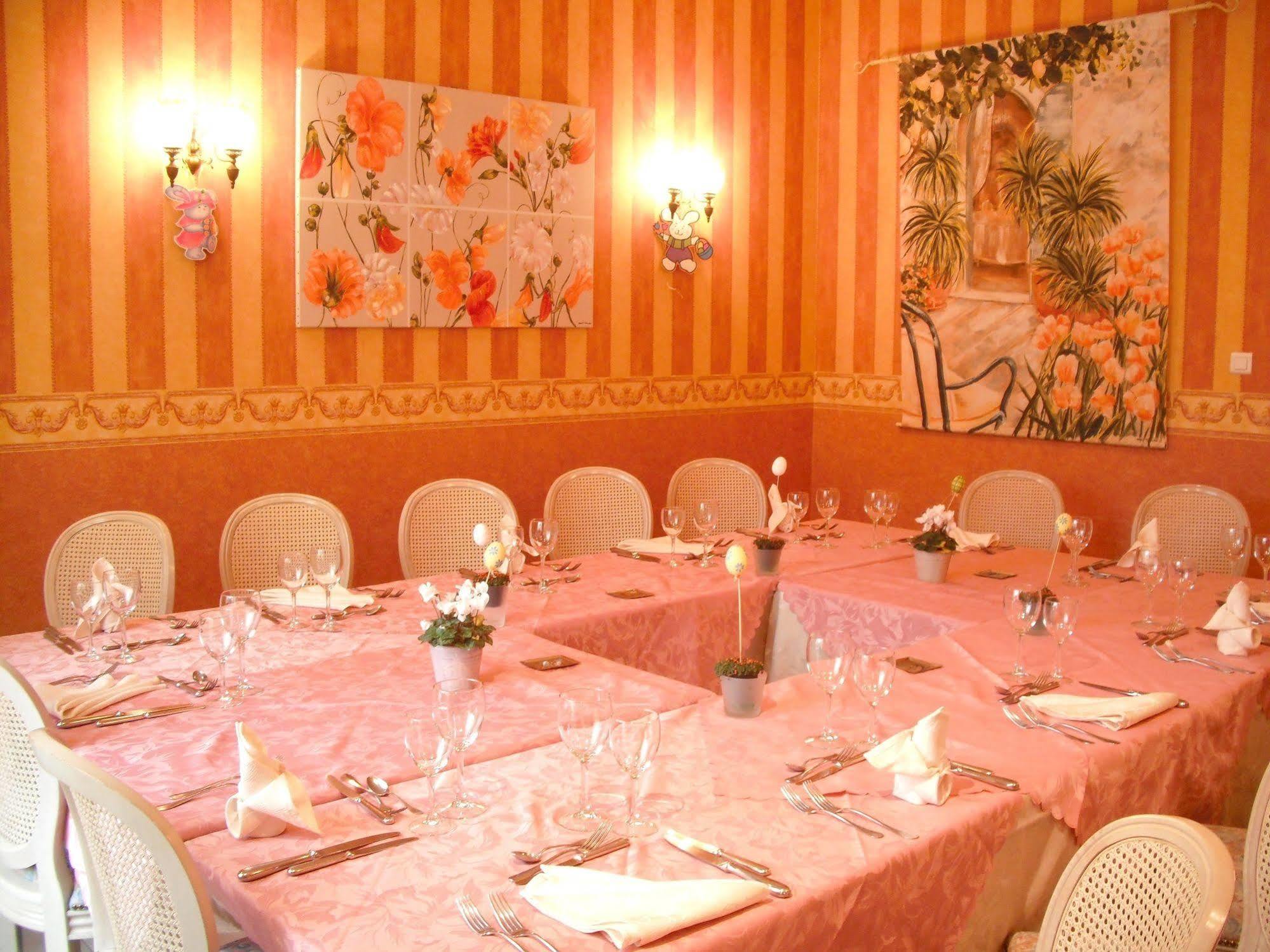 Hotel Le Clos Du Montvinage Étréaupont Eksteriør billede