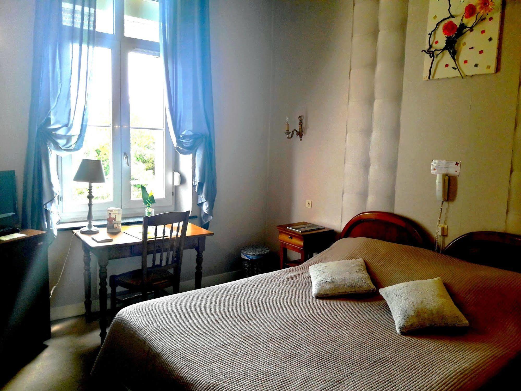 Hotel Le Clos Du Montvinage Étréaupont Eksteriør billede